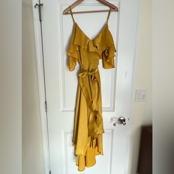 Lulus Yellow Satin Wrap Maxi Dress size M - Picture 5 of 6
